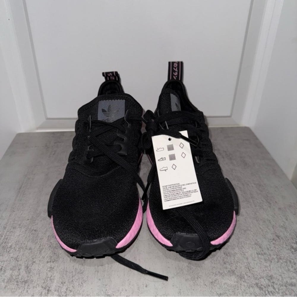 Adidas‎ NMD_R1 Womens 6 Black/Pink